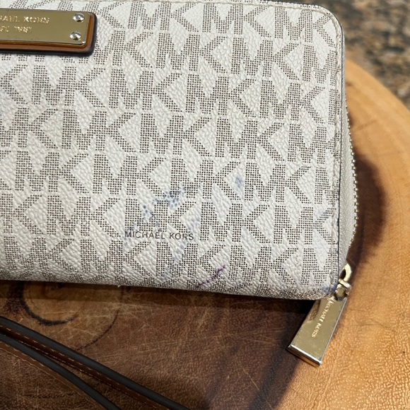 Michael Kors Abbey backpack and matching wallet - Picture 10 of 16